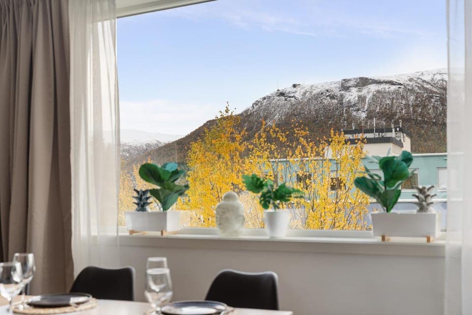 View (from property/room), View (from property/room), City view, City view, Garden view, Garden view, Lake view, Lake view, Landmark view, Landmark view, Mountain view, Mountain view, River view, Sea view, Street view