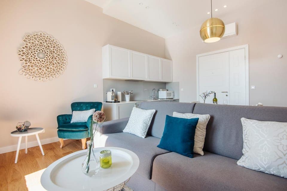 Kitchen or kitchenette, Living room