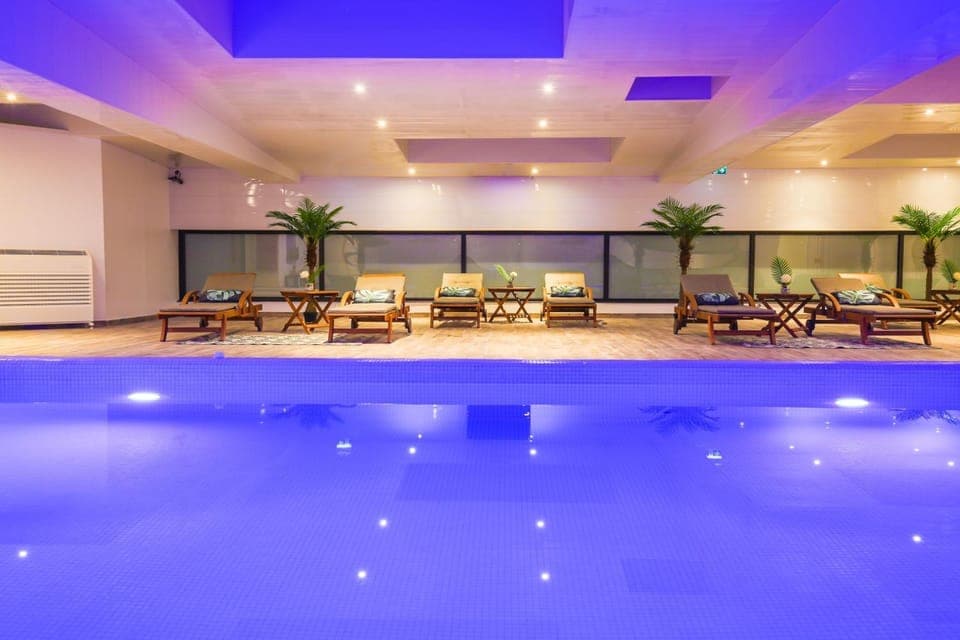 Pool view, Swimming pool, sunbed