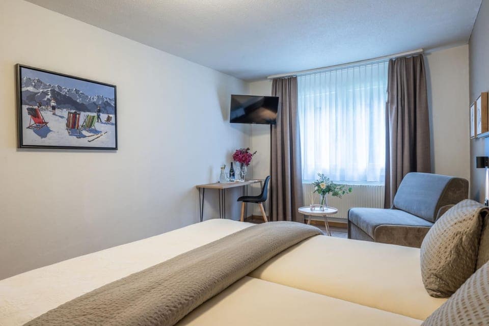 Bed, Photo of the whole room, Seating area, Bedroom