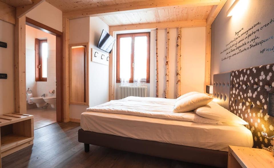 TV and multimedia, Photo of the whole room