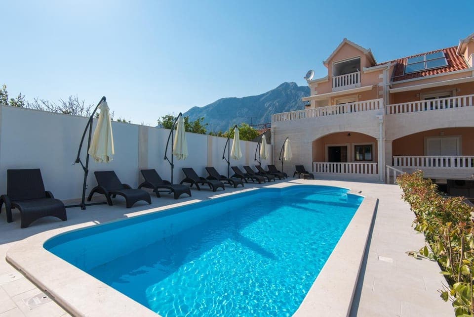 Pool view, Swimming pool