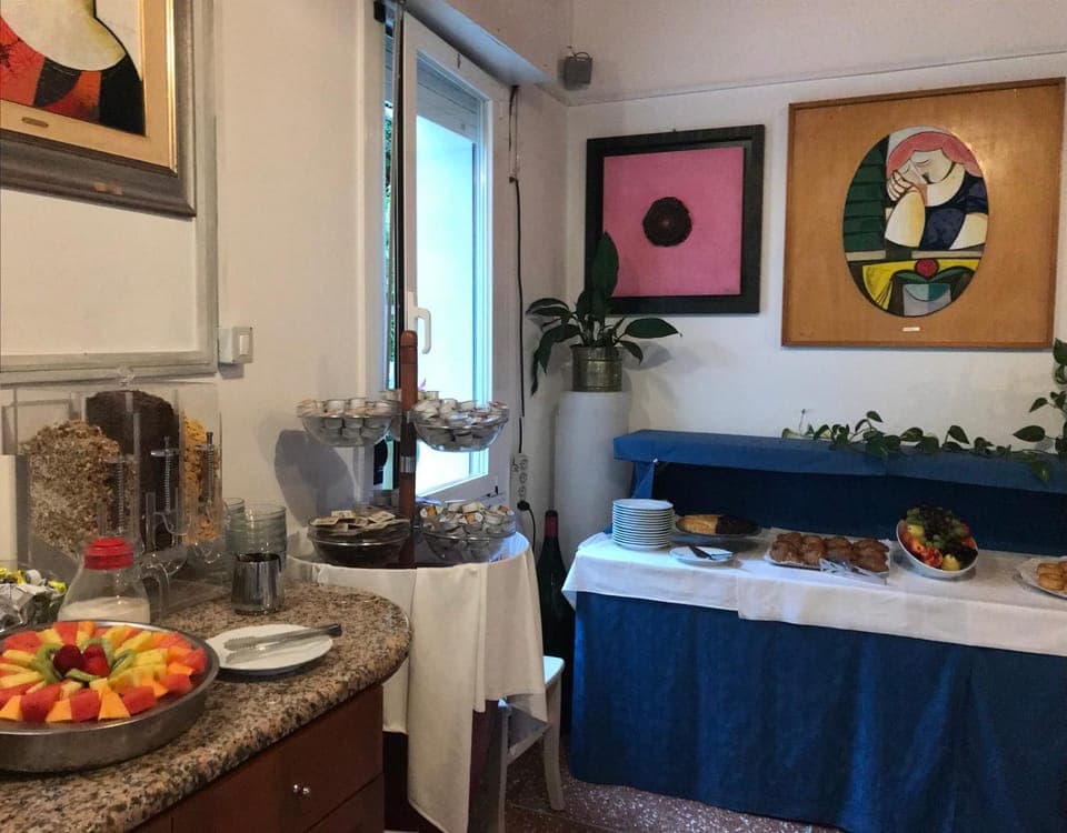 Breakfast, Buffet breakfast