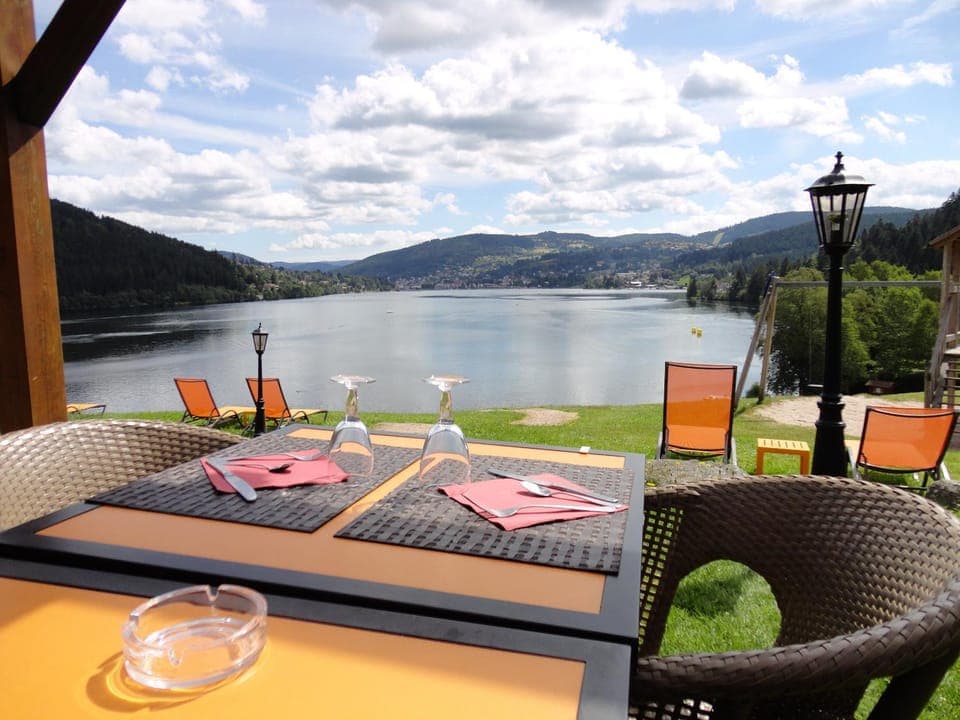 Restaurant/places to eat, View (from property/room), Balcony/Terrace, Lake view