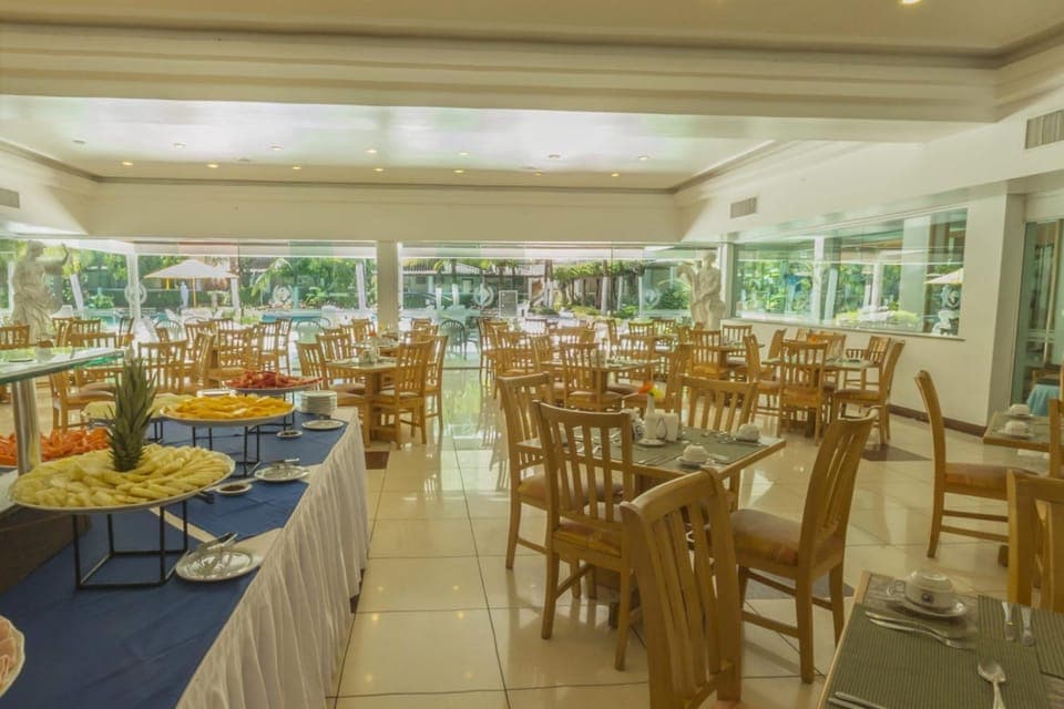 Restaurant/places to eat, Buffet breakfast