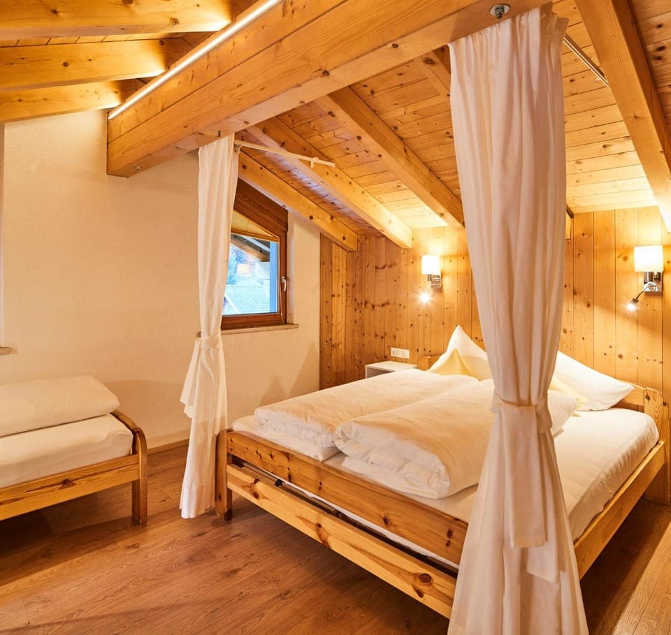 Bedroom, Mountain view