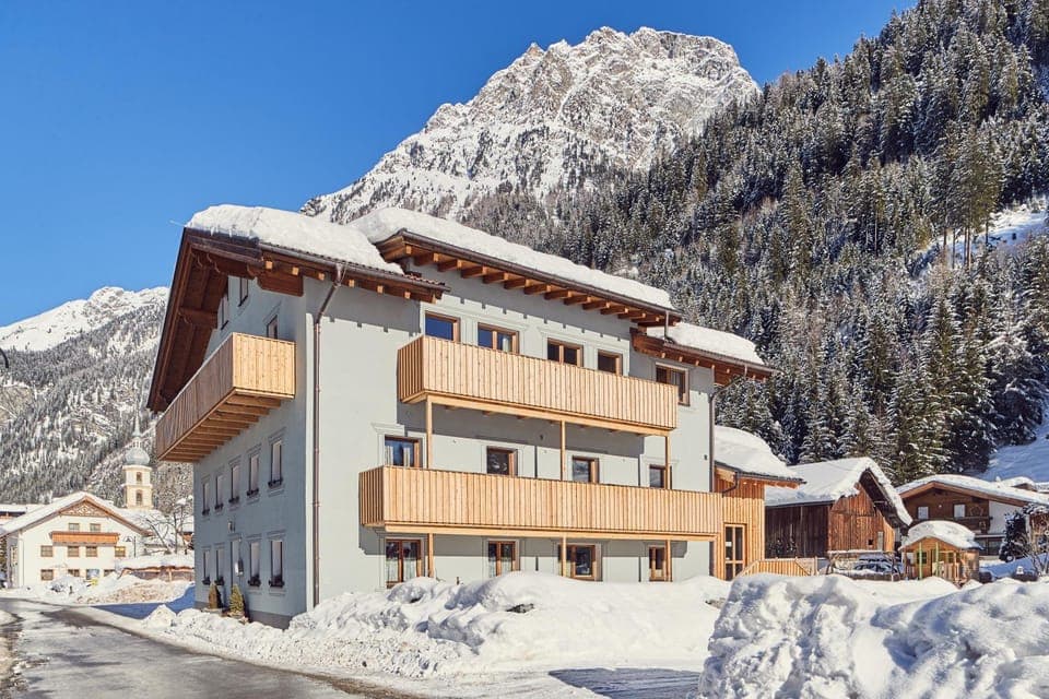 Property building, Facade/entrance, Natural landscape, Winter