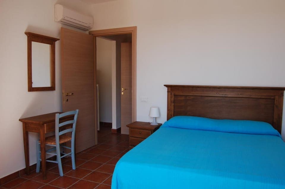 Bed, Photo of the whole room, Bedroom, air conditioner