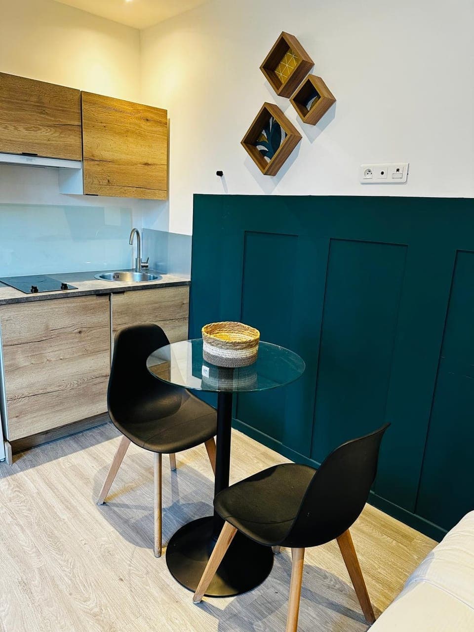 Kitchen or kitchenette, Living room, Seating area, Dining area, minibar, stove