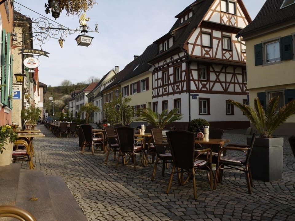 Facade/entrance, Neighbourhood