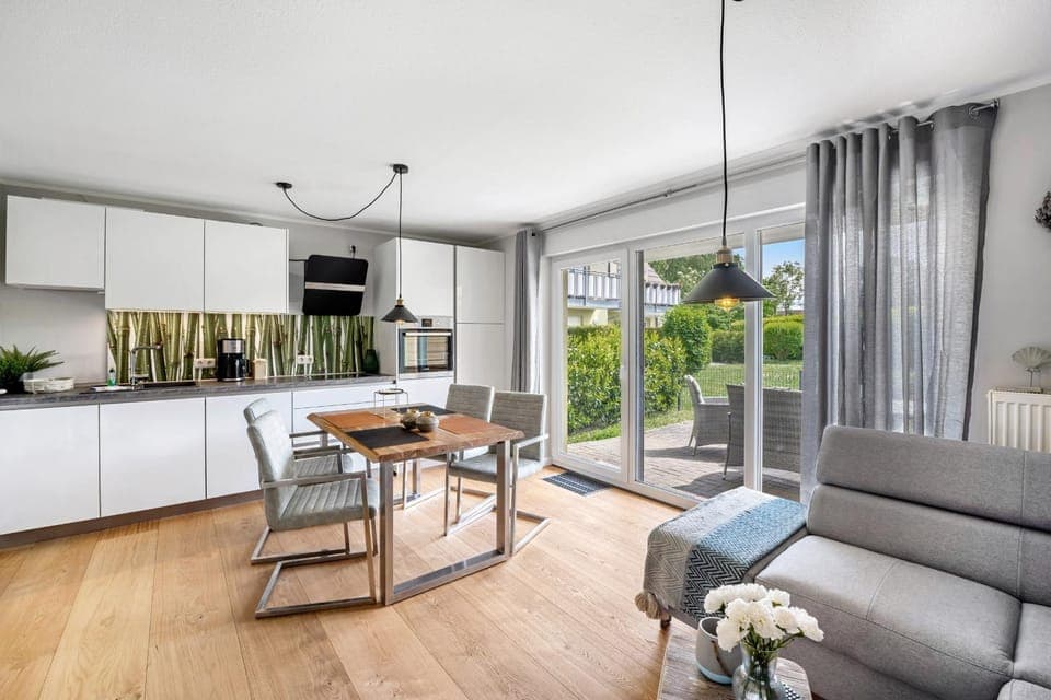 Living room, Seating area, Dining area