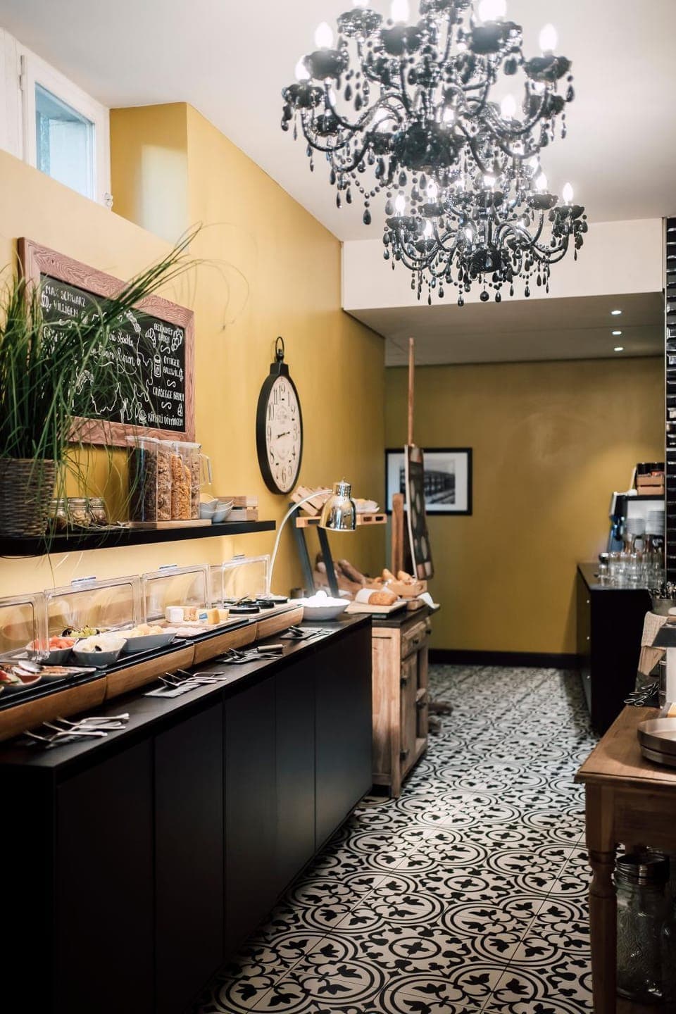 Restaurant/places to eat, Breakfast, Buffet breakfast