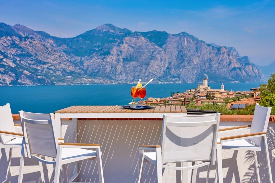 Hot Tub, Solarium, Balcony/Terrace, Lake view, Seasons, Open Air Bath