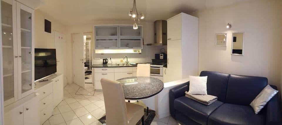 Kitchen or kitchenette, Living room