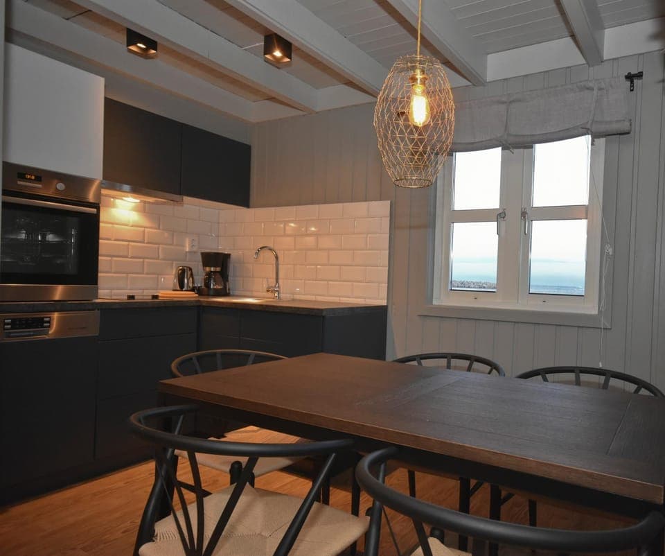 Kitchen or kitchenette, Dining area, Mountain view, Sea view