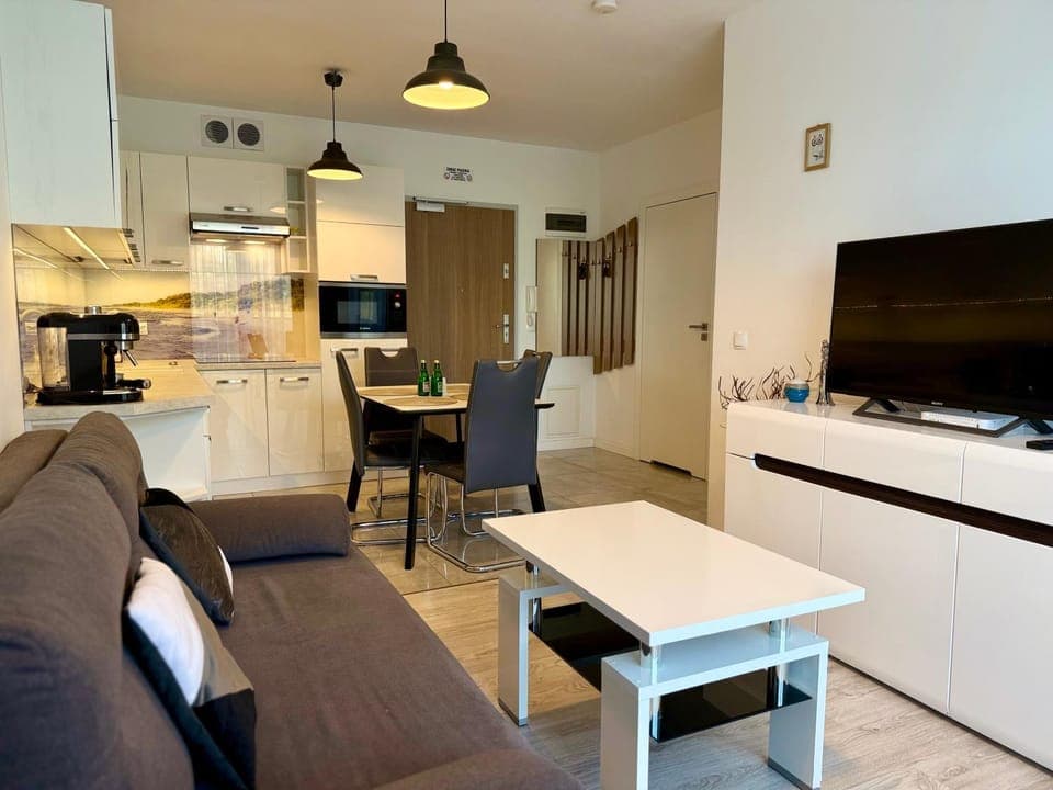 Communal lounge/ TV room, Living room, Dining area, microwave, kitchen