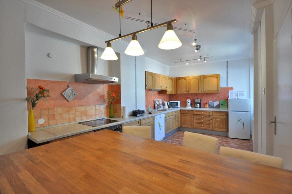 Kitchen or kitchenette, Dining area, Communal kitchen