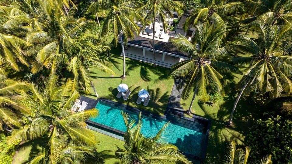 Property building, Swimming pool, Swimming pool, VIP