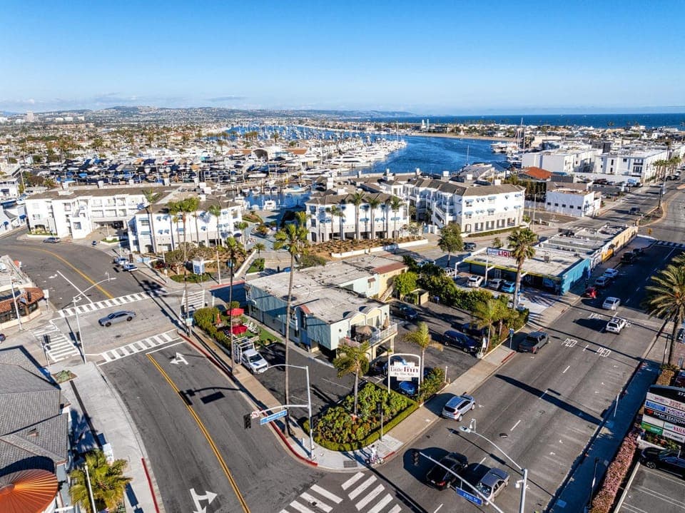 Property building, Bird's eye view, City view, Street view, Location