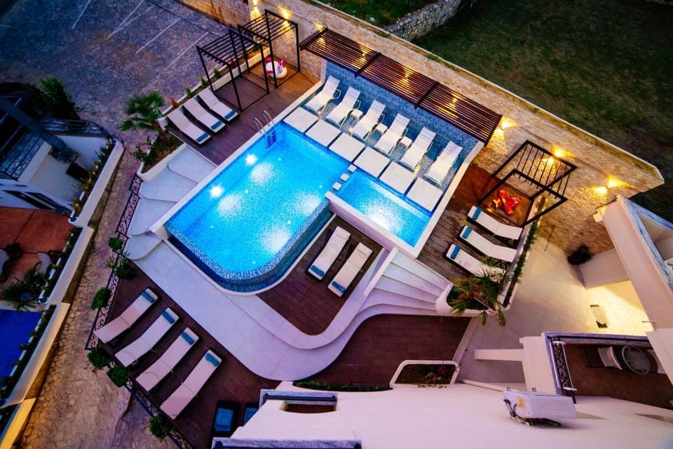 Swimming pool, Swimming pool