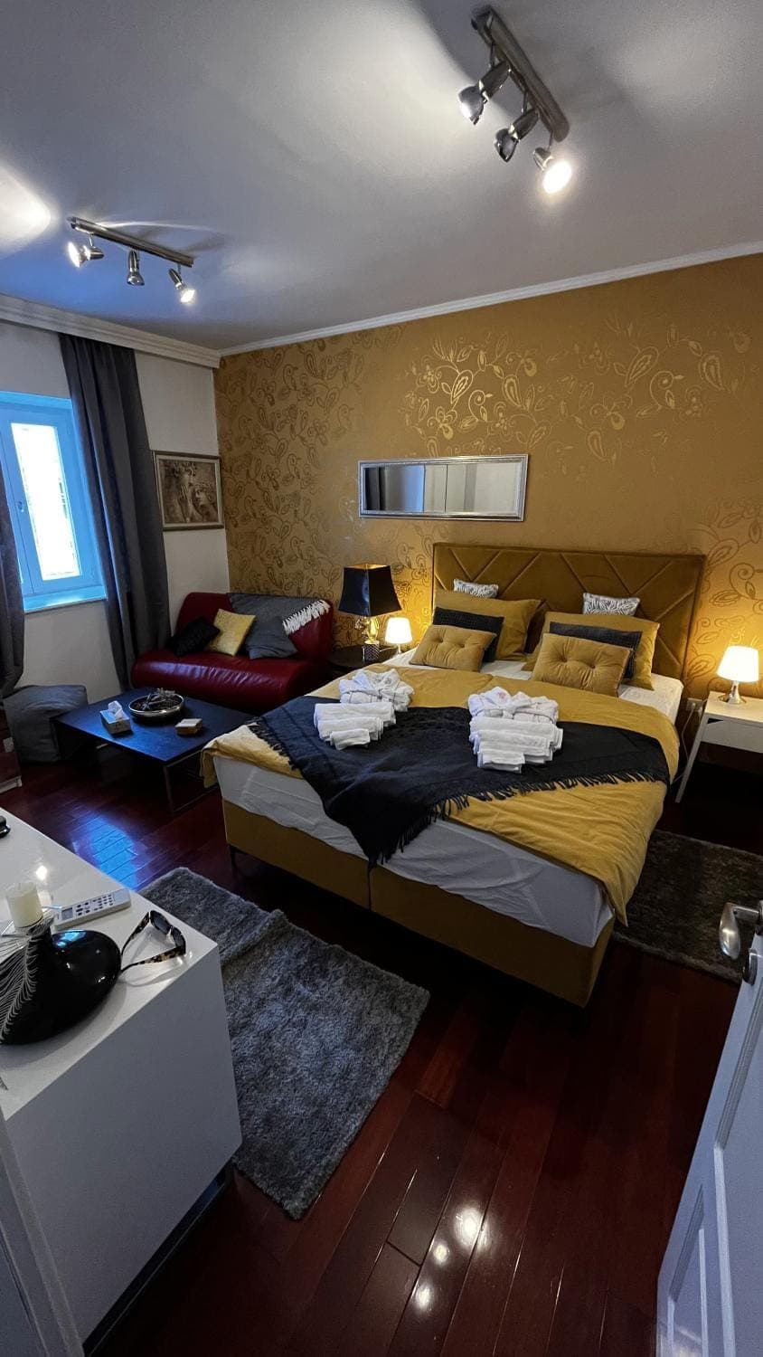 Photo of the whole room, Bedroom