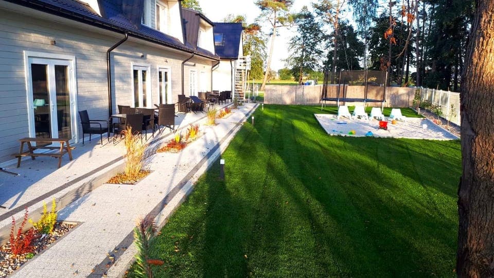 Property building, Day, Garden, Garden view