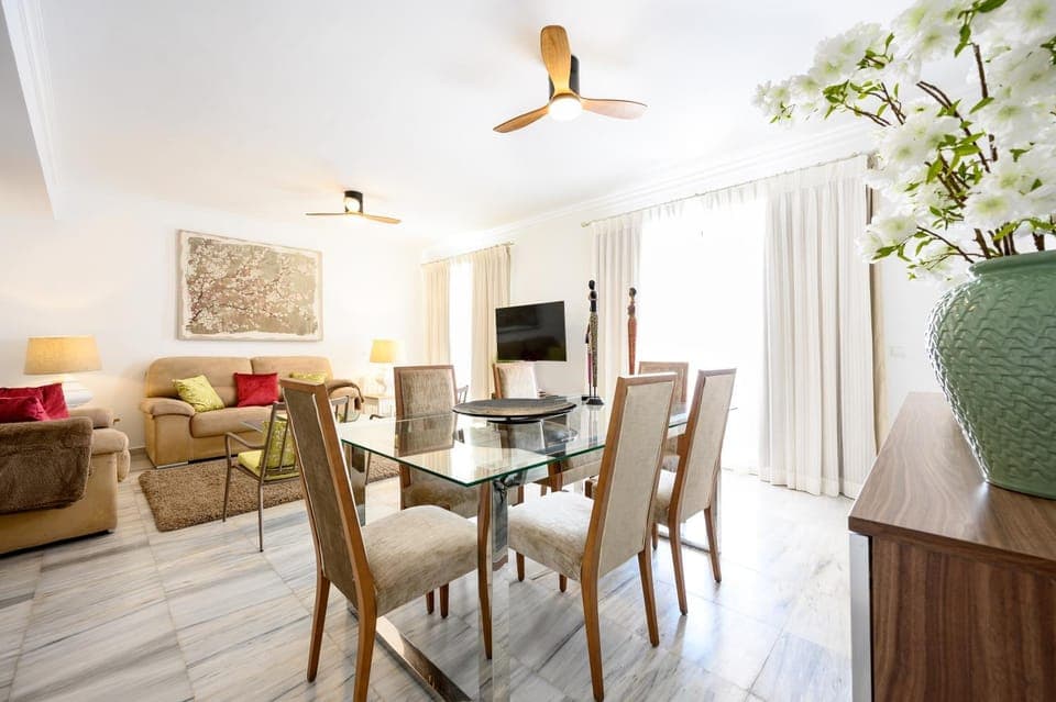 TV and multimedia, Living room, Seating area, Evening entertainment