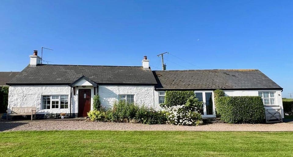 Property building, Day, Garden, Garden view
