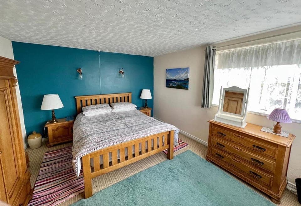 Bed, Photo of the whole room, Bedroom, hair dresser, wardrobe