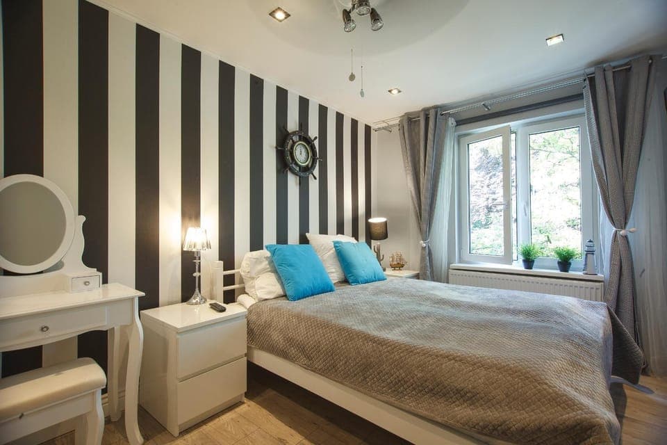 Bed, TV and multimedia, Photo of the whole room, Decorative detail, Bedroom