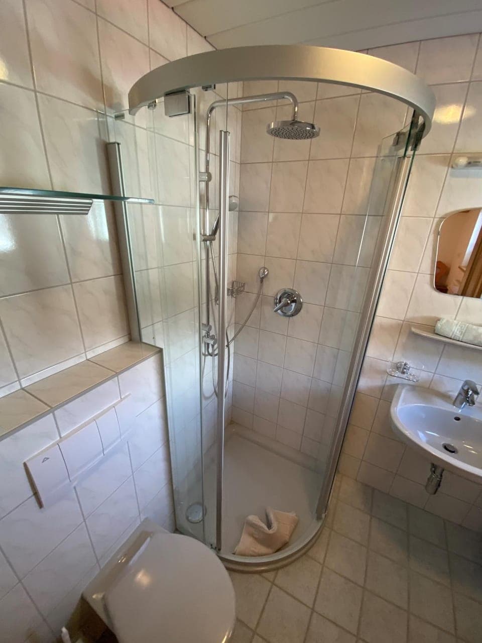 Shower, Toilet, Bathroom, towels