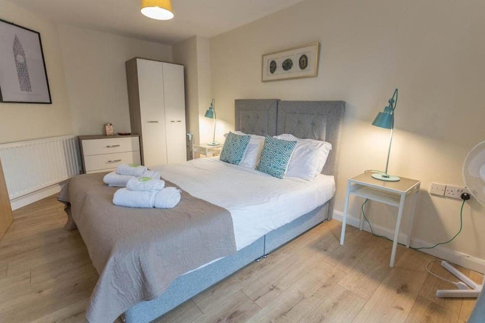 Bedroom, towels, wardrobe