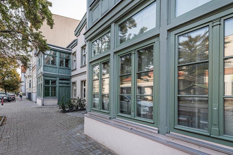 Property building, Day, Neighbourhood, Street view, Location, Parking