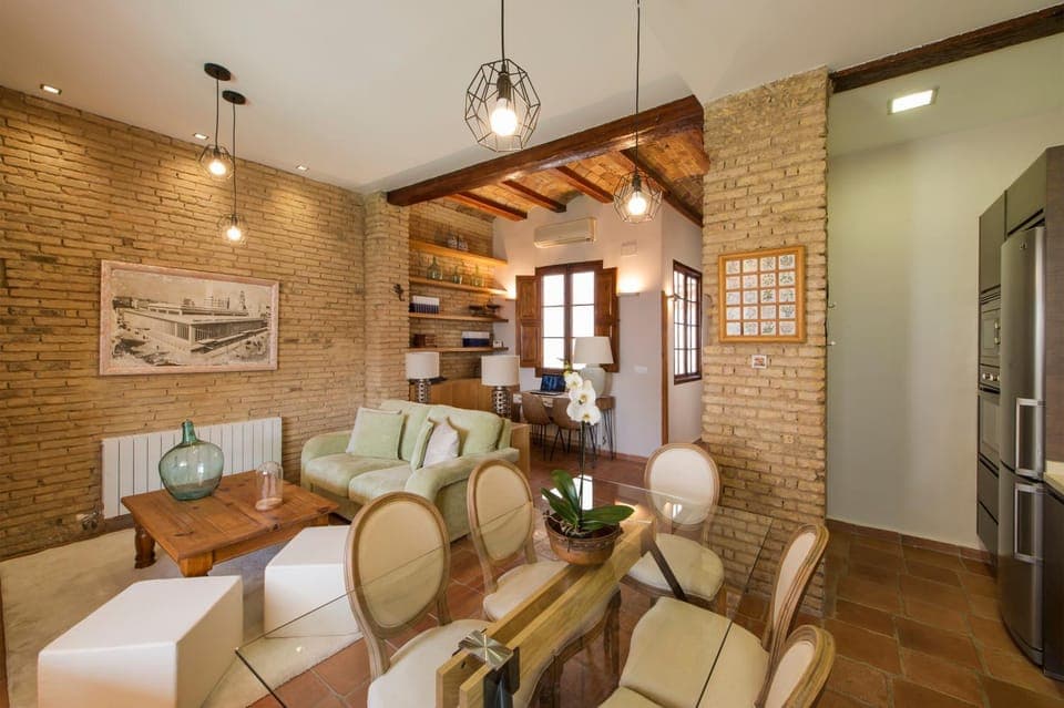 Kitchen or kitchenette, Living room, Lounge or bar, Photo of the whole room, Decorative detail, Decorative detail, Seating area, Dining area