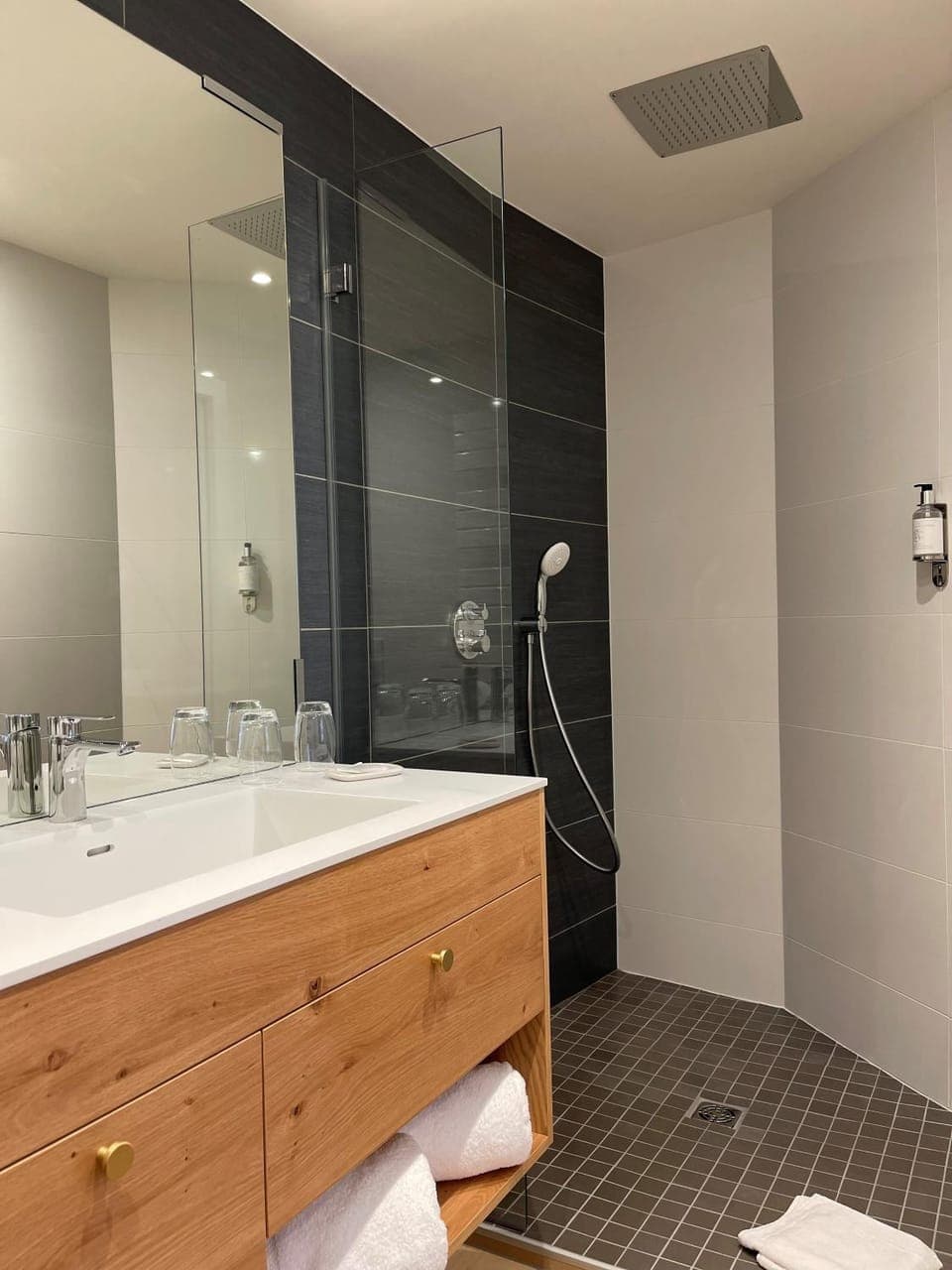 Shower, Bathroom, towels