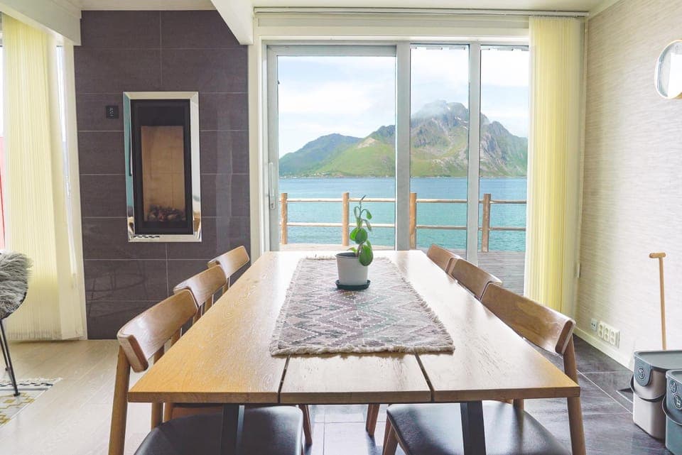 Dining area, Mountain view, Sea view