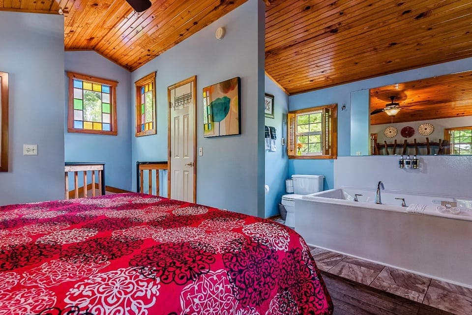 Photo of the whole room, Bedroom