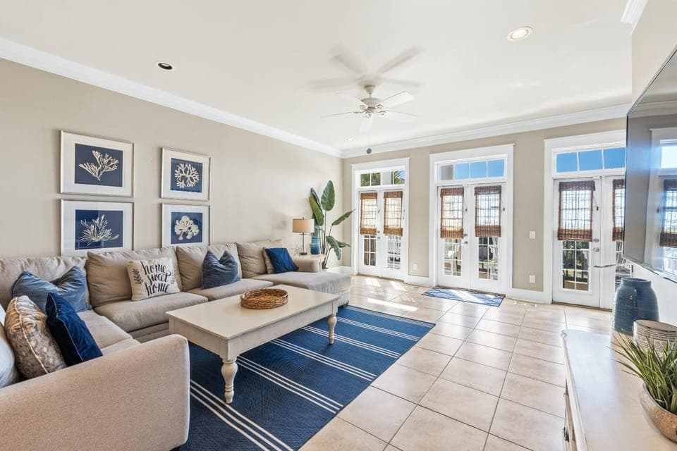 TV and multimedia, View (from property/room), Balcony/Terrace, Living room, Decorative detail, Seating area, Sea view, fireplace