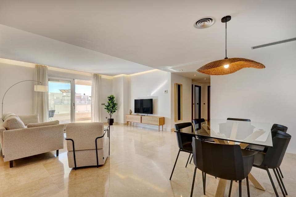 Seating area, Dining area