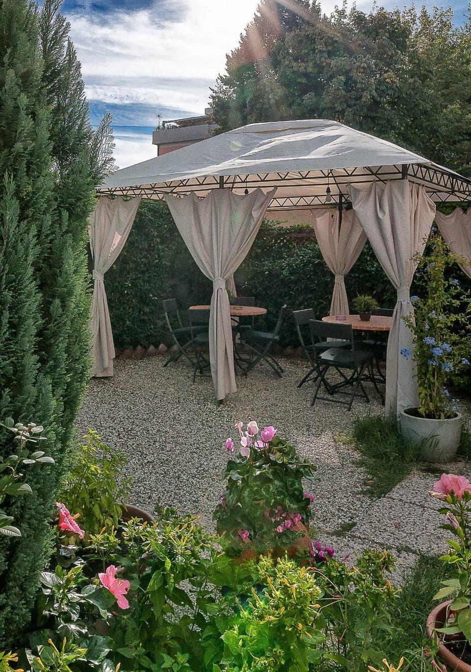 Patio, Day, Garden