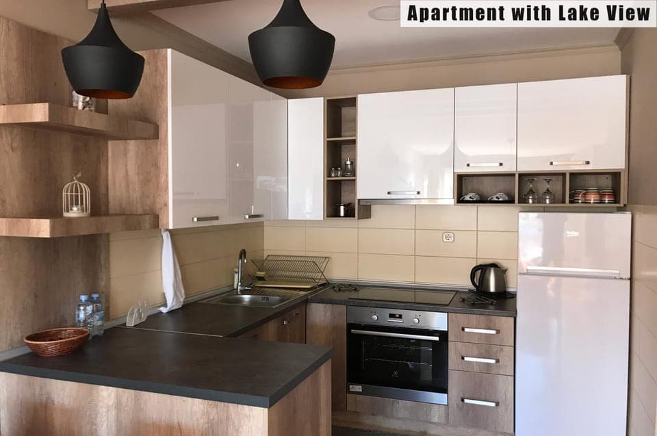 Kitchen or kitchenette, pet friendly, stove, toaster