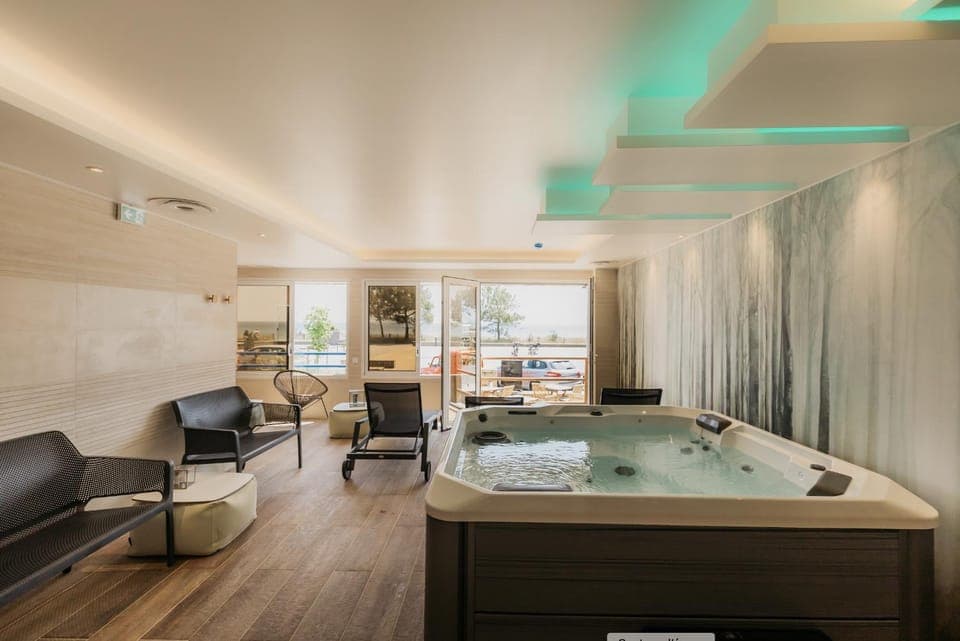 Hot Tub, Spa and wellness centre/facilities, Sea view