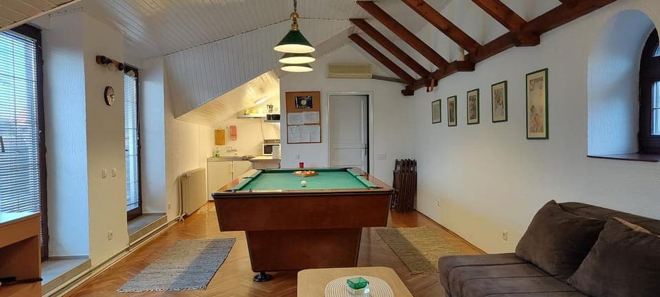Billiard, Living room