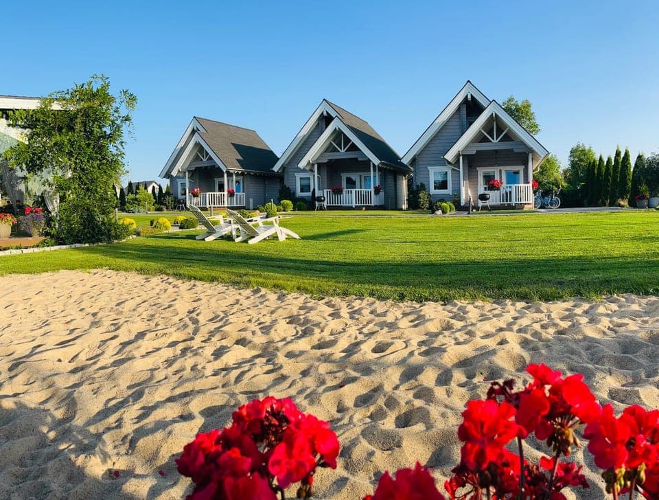 Property building, Natural landscape, Garden, Beach, Garden view, sunbed