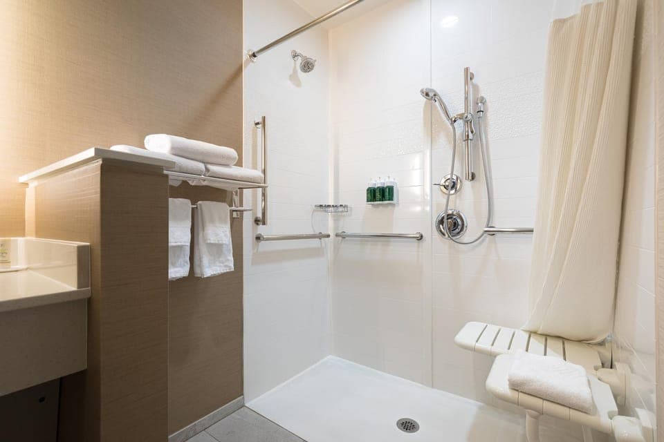 Shower, acessibility