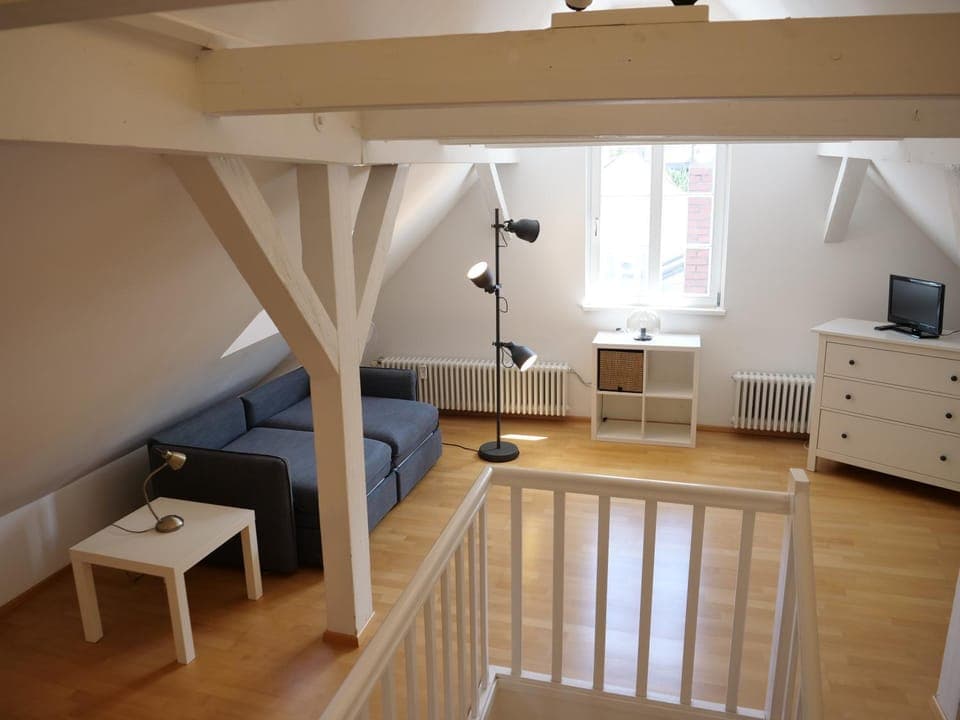 Photo of the whole room, Decorative detail