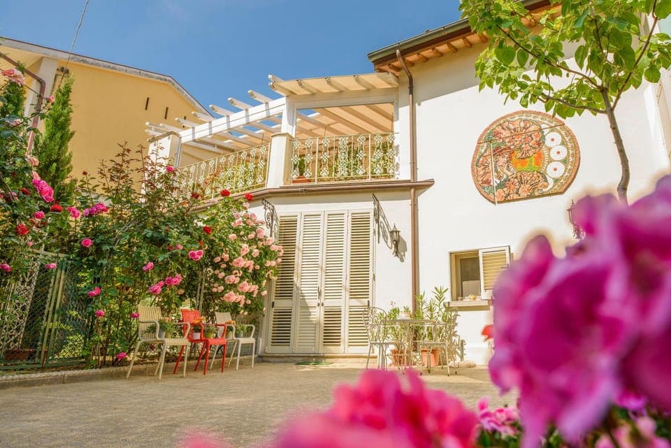 Property building, Patio, Spring, Day, Garden, Balcony/Terrace, Garden view