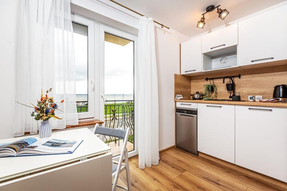 Kitchen or kitchenette, Dining area, dishwasher, oven, pet friendly, stove