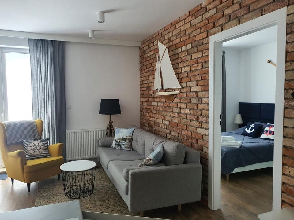 TV and multimedia, Living room, Seating area, Bedroom