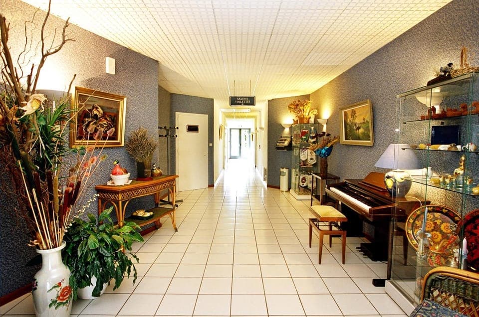 Lobby or reception, Business facilities